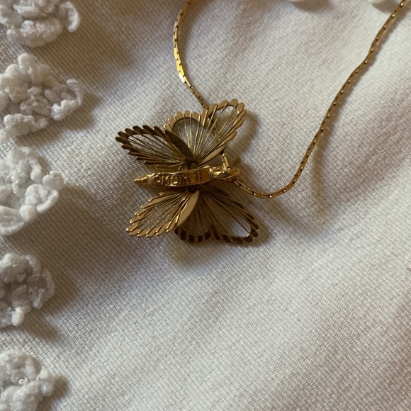 VIntage Monet Gold Tone Metal Butterfly Necklace - Picture 5 of 6